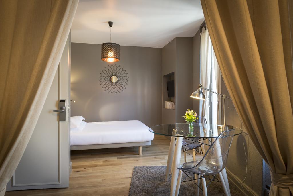 Hotel De Russie เลอมงต์-ดอร์ ภายนอก รูปภาพ