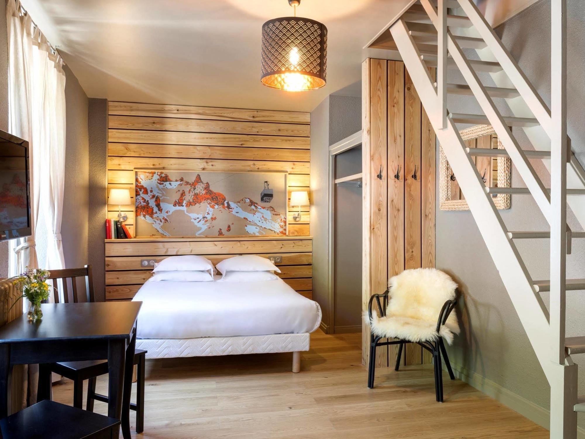 Hotel De Russie เลอมงต์-ดอร์ ภายนอก รูปภาพ